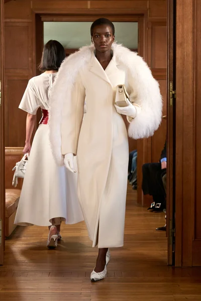 Look 12